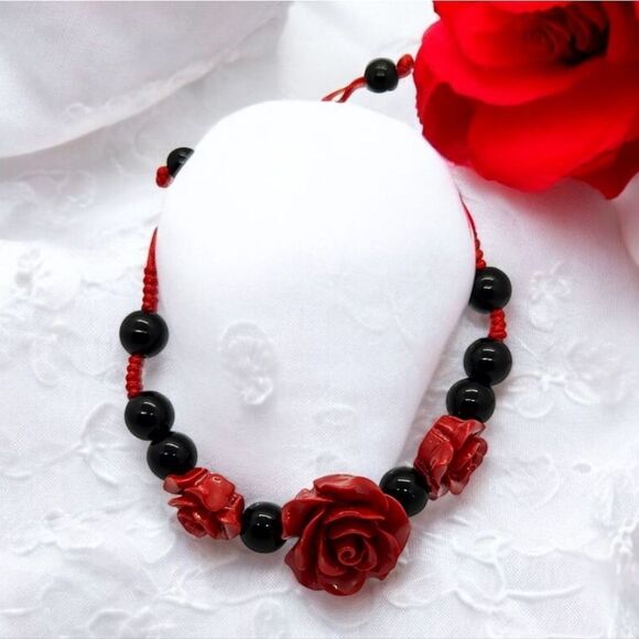 Red Rose Beaded Bracelet Shiny 3D Acrylic Flowers Black Beads Adjustable Cord - Picture 3 of 6